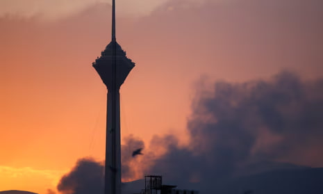 دوگانه کاذب مخالفت با جنگ،‌ دفاع از جمهوری اسلامی تحت عنوان میهن پرستی